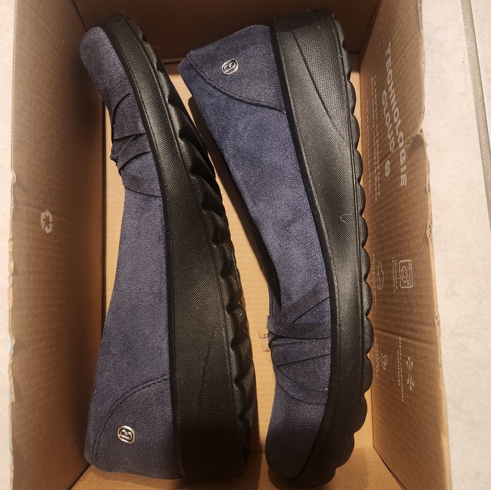 BZees GOODY Ballet Flat NWOT 9